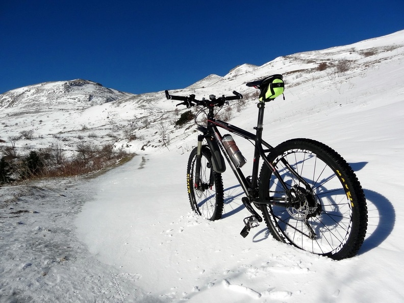 Montée au col de Crozet par temps de forte bise, le 15 novembre 2017. Altitude : 1350 m. Crozet_Faucille_hivernale_11.jpg