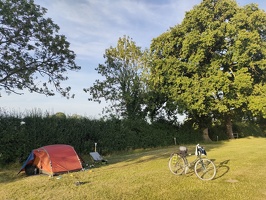Autre exemple de camping parfait, où les plus proches voisins sont à 50 mètres