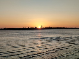Soleil couchant et marée montante sur la Mersey